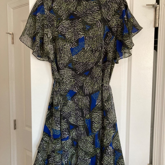 REISS Abstract Print Flutter Sleeve Dress NWOT - Picture 4 of 6
